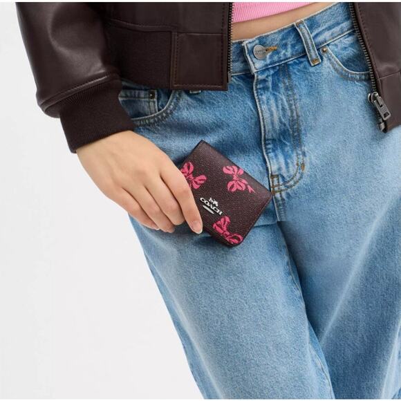 Coach NWT Mini Bow Print Wallet On Chain Mini Purse - Picture 4 of 10